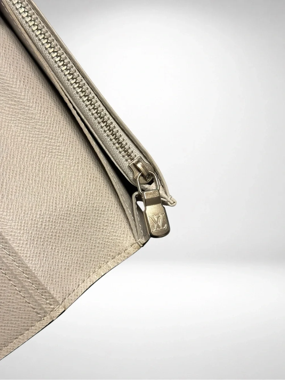 Louis Vuitton Brazza Wallet Monogram Antarctica Taiga White Bifold Dustbag Abloh